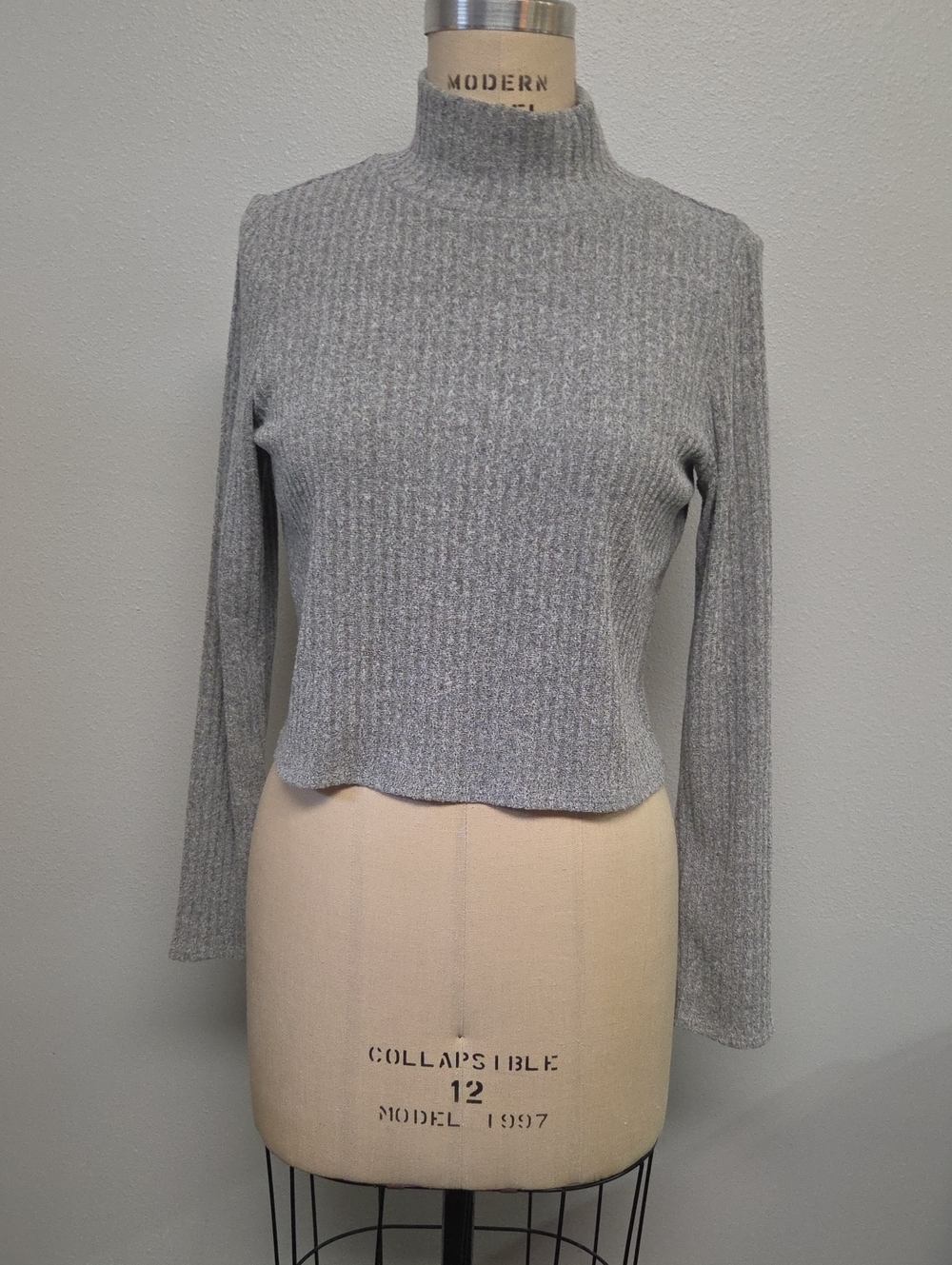 Wilfred Gray Ribbed Turtleneck Sweater